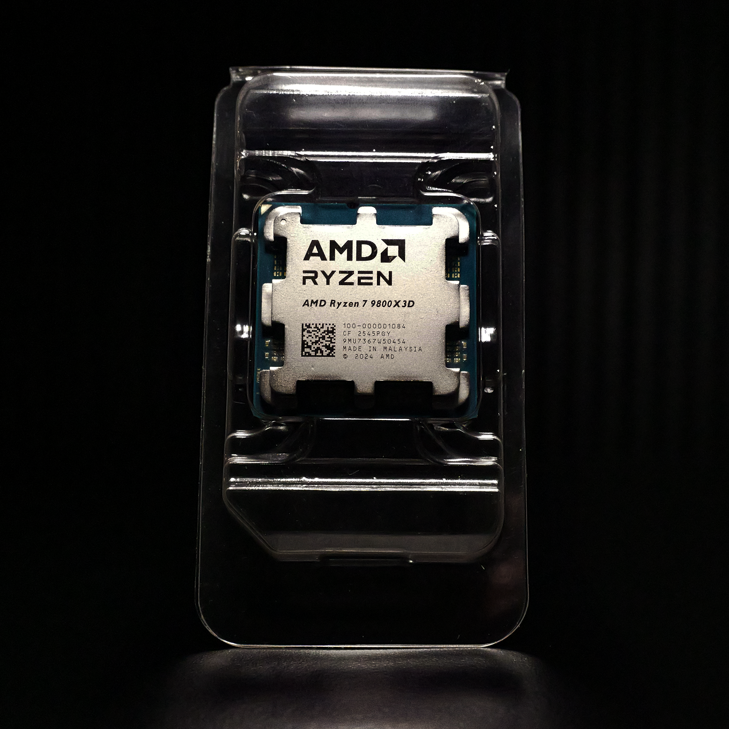 AMD Ryzen 7 9800X3D 8C/16T